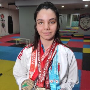 14 yasinda 150den fazla madalyasi var milli formayi giydi IhWObUeP