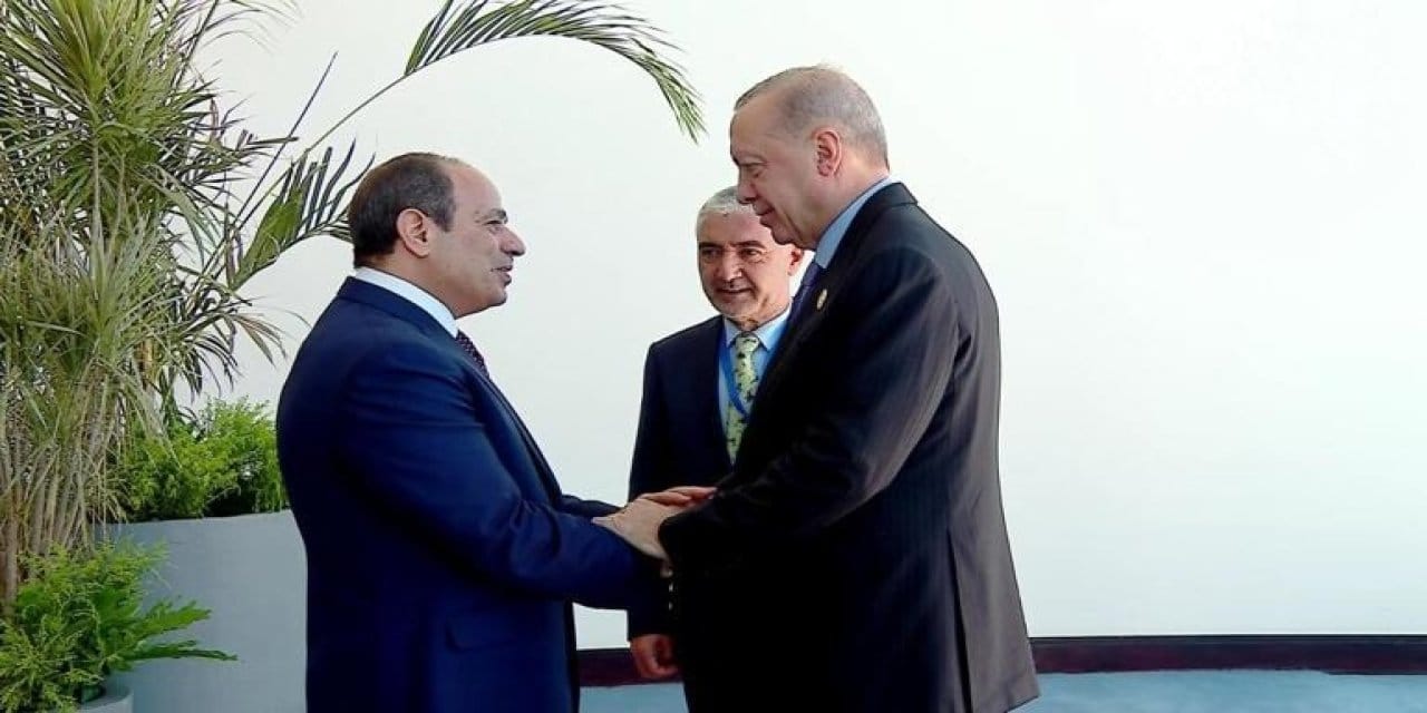 erdogan misirda sisi karsiladi VRuJGOpu.jpg