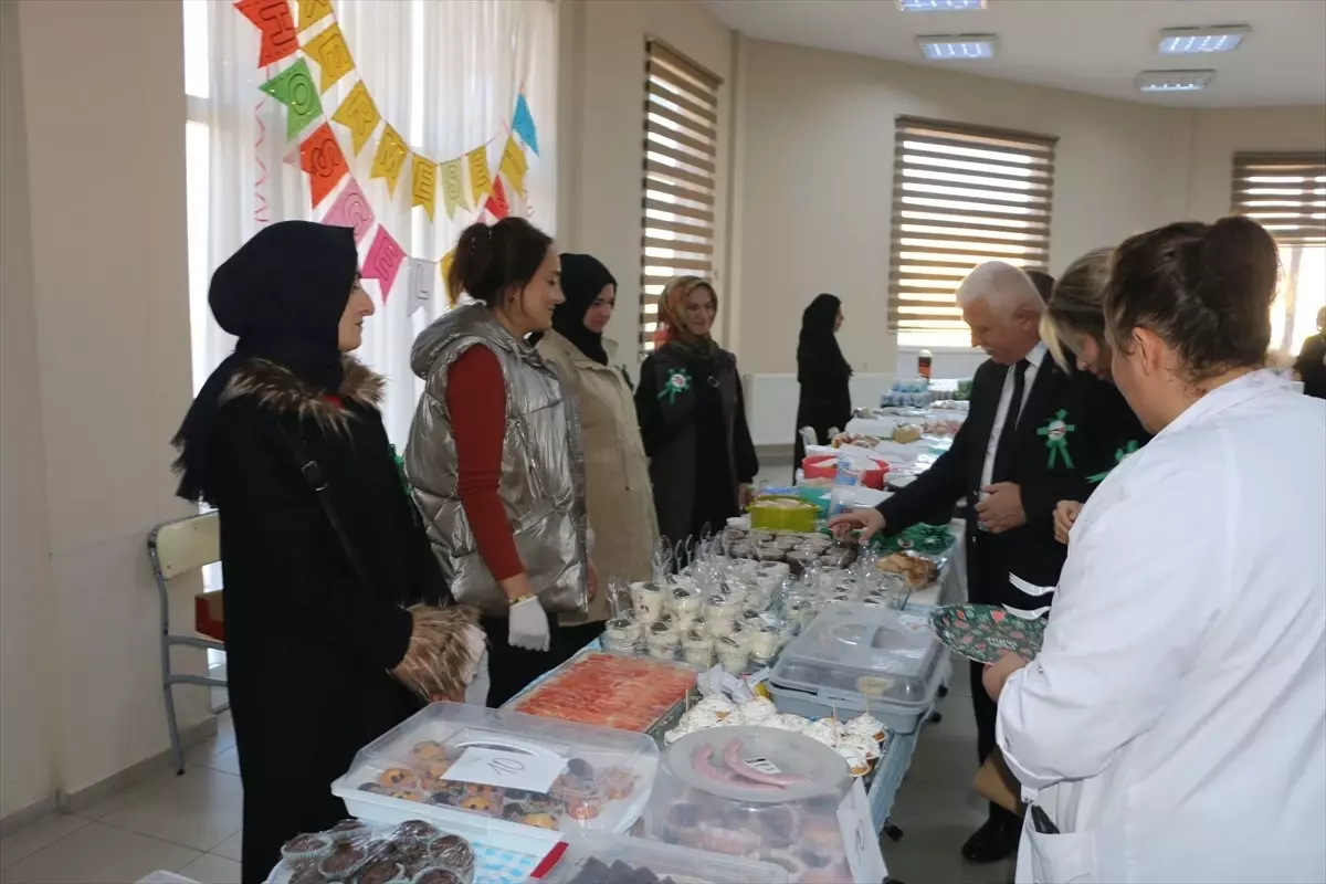 ihtiyac sahibi ogrencilere kermes TOsv1kOg.jpg