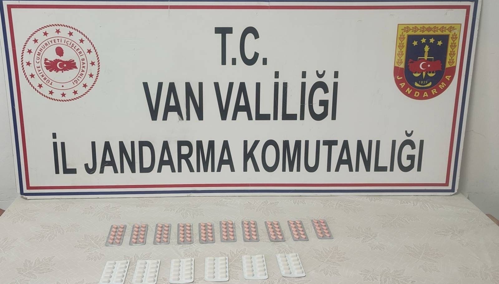 iran uyruklu kisiden 160 adet uyusturucu hap ele gecirildi rSqRS9sn