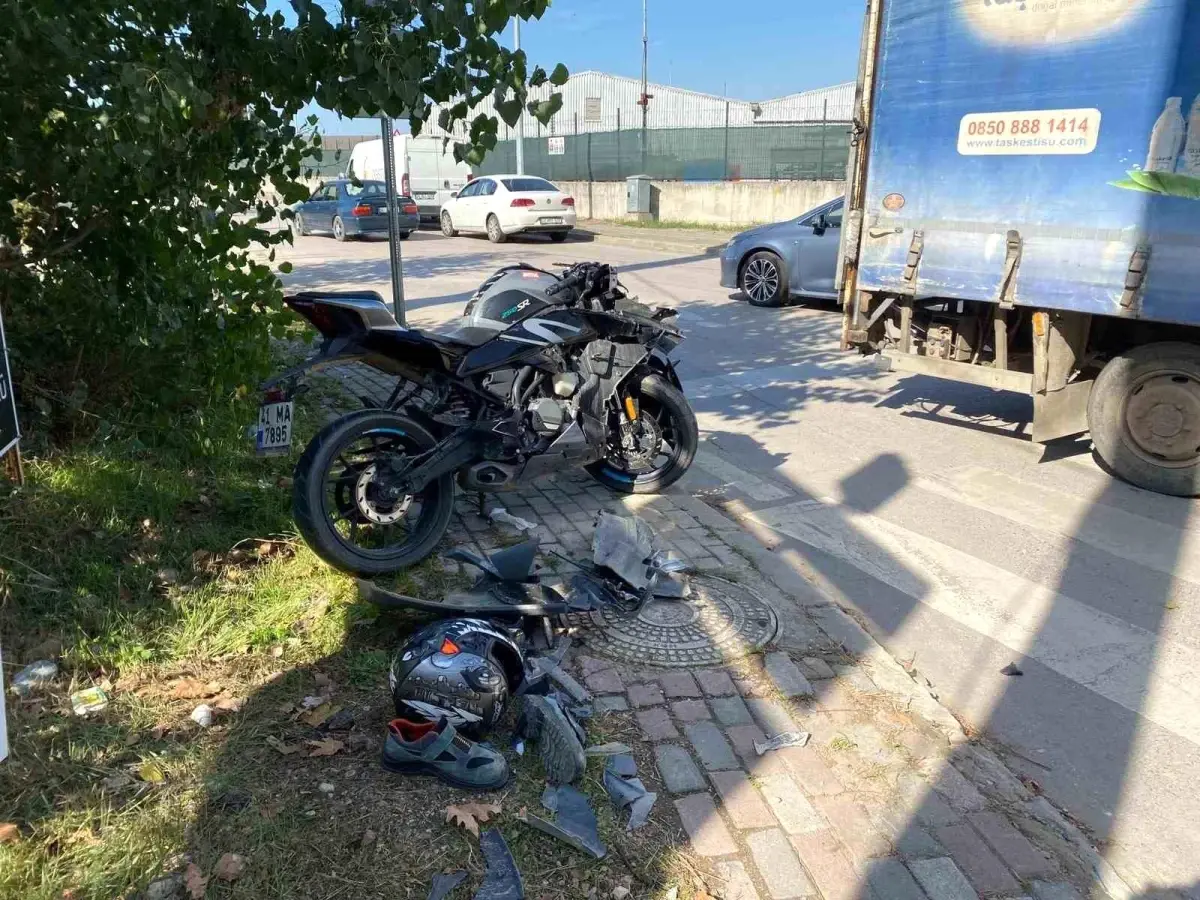 kocaelide motosiklet kamyonet carpismasi surucu agir yarali SiwAwOL5