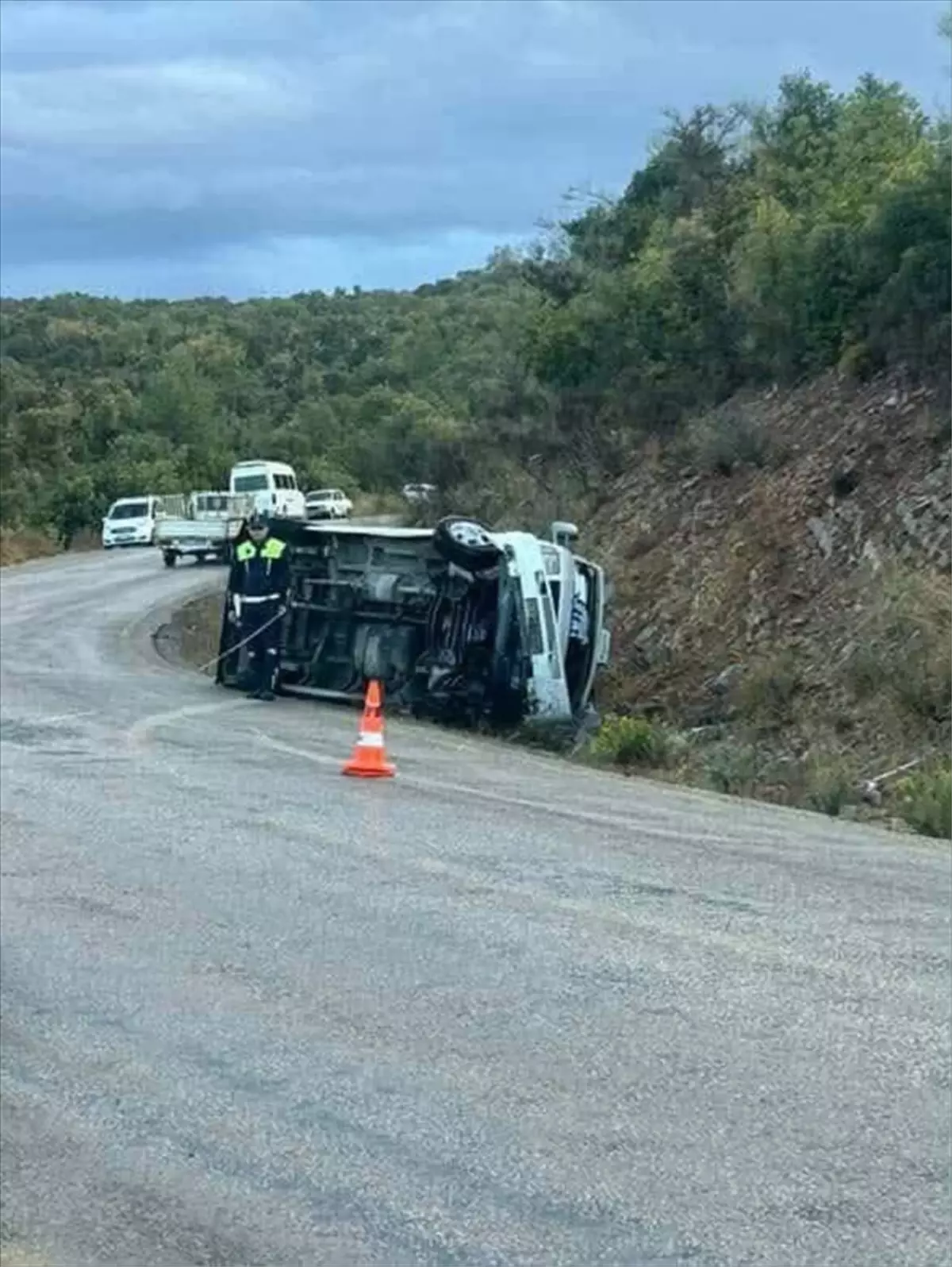 mersinde tarim iscilerini tasiyan minibus devrildi BcuaZgvT
