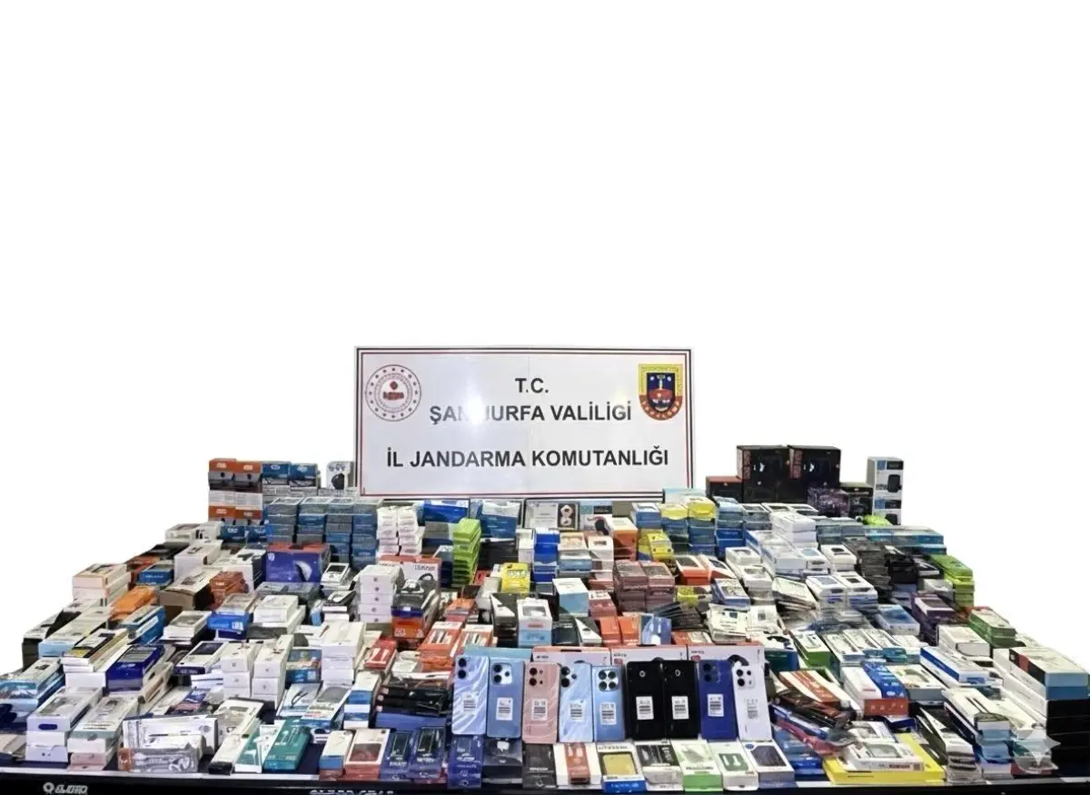 sanliurfada gumruk kacagi cep telefonu ve aksesuarlari ele gecirildi wA2T5v9W.jpg