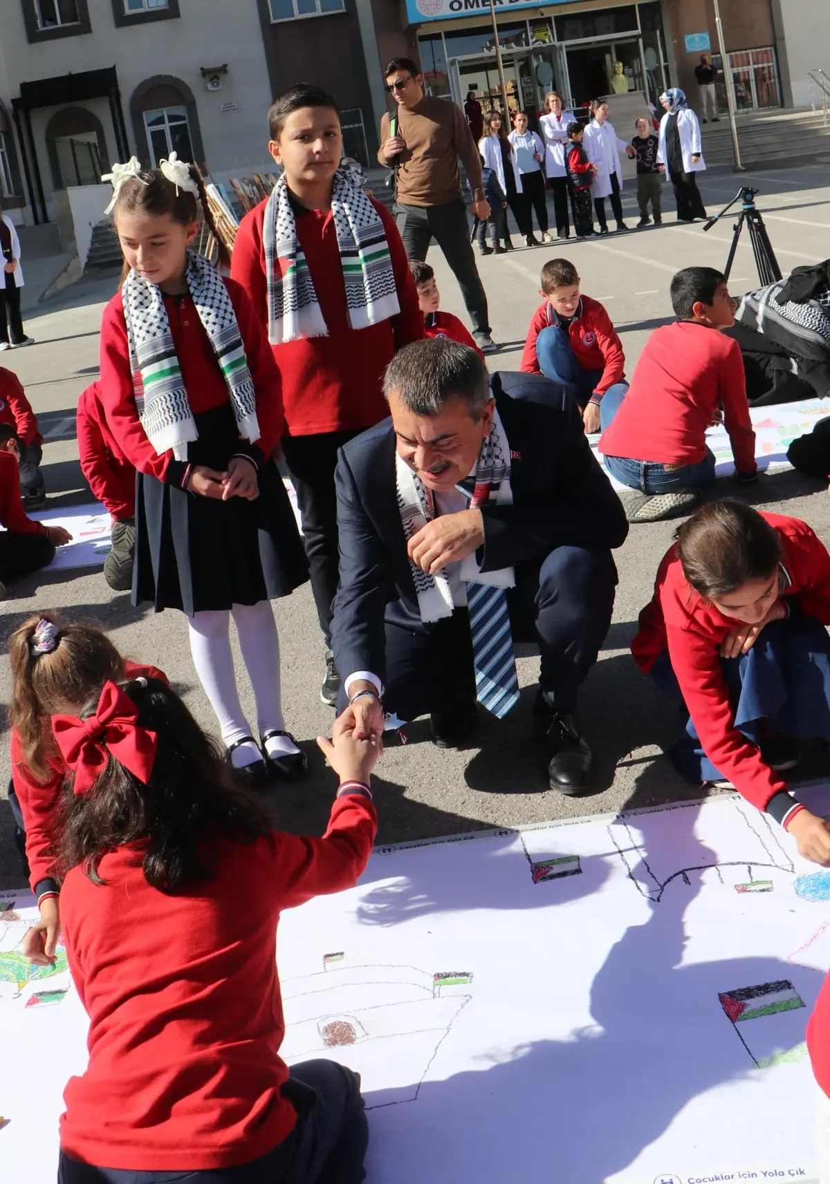 tekin nerede olursa olsun zulum altinda inleyen bir insan varsa hep yaninda olduk cfkAGWNZ