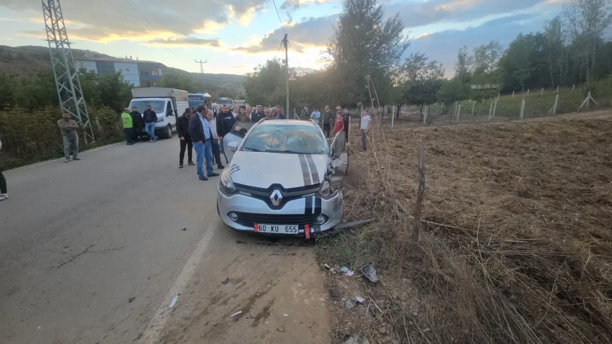 tokatta minibus ve otomobil carpisti 5 yarali 8PsyKtnY