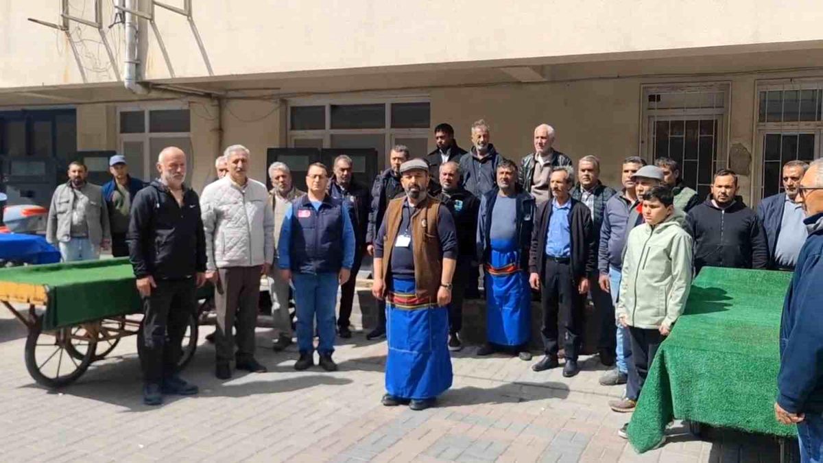 Şarköy’de Seyyar Satıcılar, Belediye Önünde Taleplerini İletti