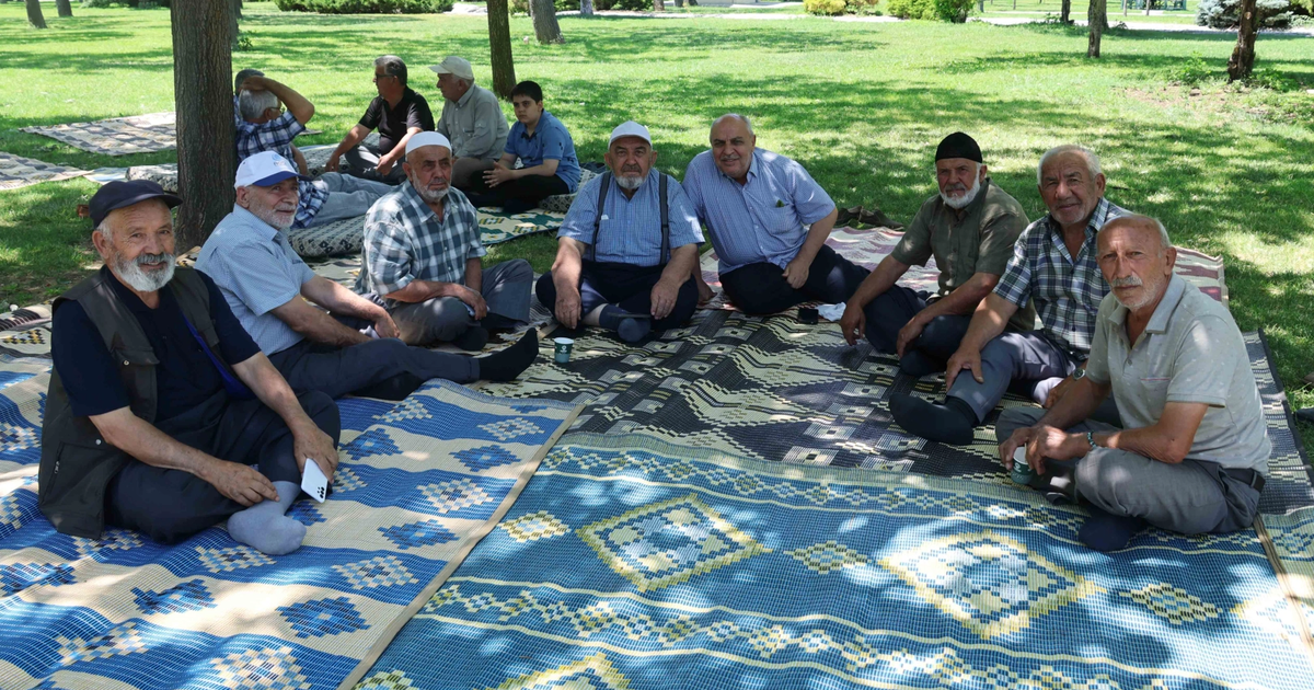 Konya karatayda emekliler sehir parkinda bulustu 5PLN93la